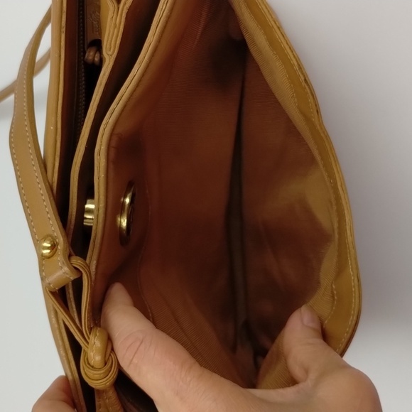 Vtg Tan crossbody shoulder crossbody bag multi pocket sections magnetic zip top - Picture 11 of 11